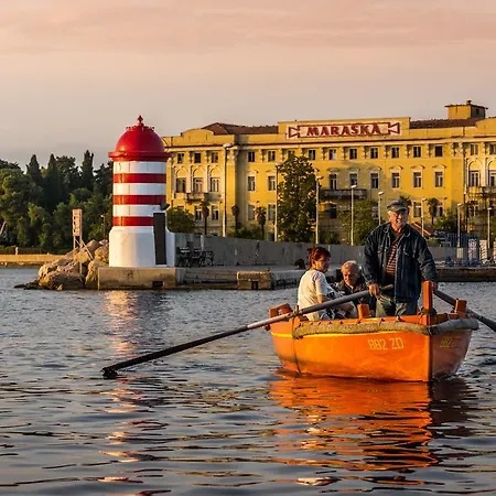 Cozy Old Town アパート ザダル